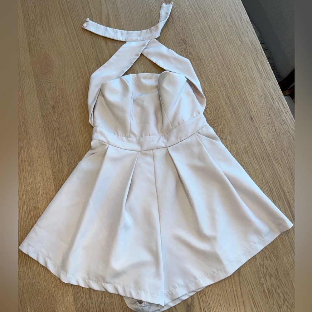 NWT Blossom Women’s Elegant Beige Halter Mini Romper Size 8